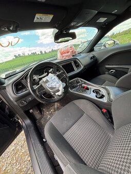 Dodge challenger 3.6 4x4 2019r - 13