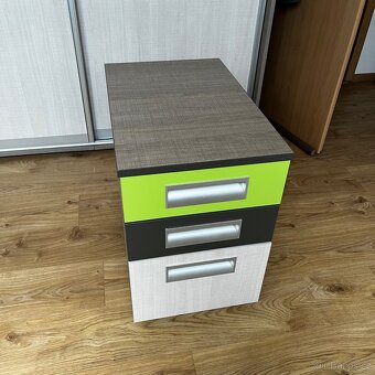 Studentský psací stůl - 13