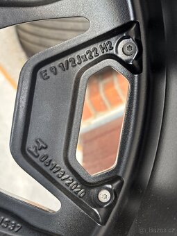 BMW R22 IX orig. 22" alu disky s Letní Pirelli - 13