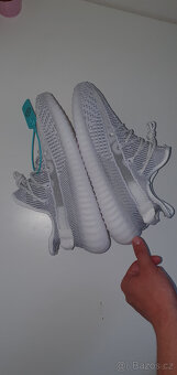 Úplně nové tenisky Yeezy Boost 350 V2 "Static" 43 - 13