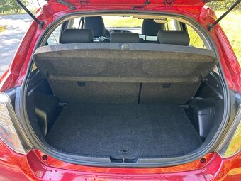 Toyota Yaris 1,5 Hybrid 55 KW r.v. 2012 Automat - 13