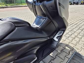 Yamaha T-Max 560 - 13