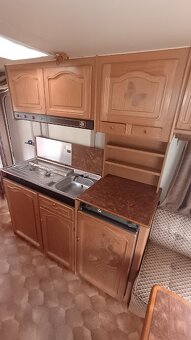 Knaus AZUR 560, chata na kolech - 13