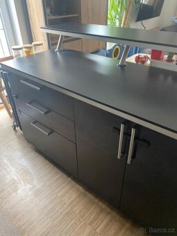 Moderní kuchyňská linka se spotřebiči - 13