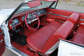 1966 Oldsmobile Delta 88 Convertible 425 V8 - po renovaci - 13