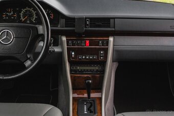 Mercedes-Benz 400E W124 Po renovaci - 13