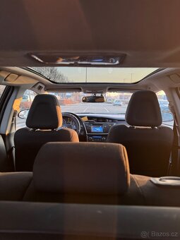 Toyota Auris hybrid - 13