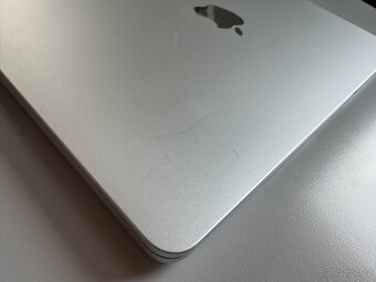 Apple MacBook Air M2 (2022) - Remote uživatel, 97% baterie - 13