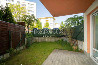 Pronájem bytu 2+kk s parkovacím stáním a předzahrádkou v Hlu - 13