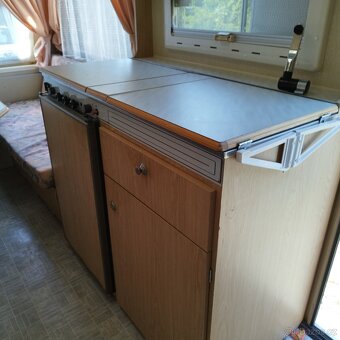 Prodám karavan Chateau 400 s předstanem - 13