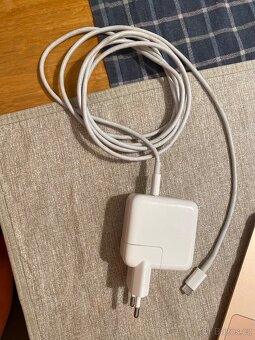 Apple MacBook Air 13" (M1, 2020) - 13