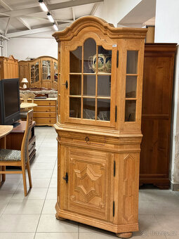 Rohová dubová prosklená vitrina- komplet masív - 13