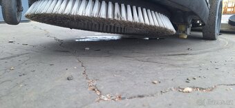 Čistící stroj na podlahy Karcher - 13