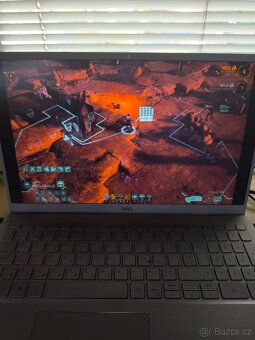 Dell Inspiron 15 (5502) Silver kovový - 13