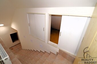 Pronájem unikátního podkrovní bytu 2+kk (77 m²), klimatizace - 13