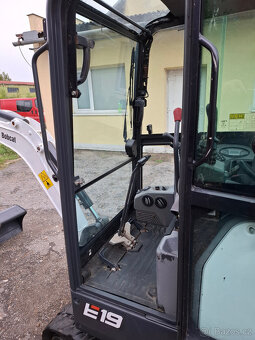 Bobcat E19, rok 2019 - 13