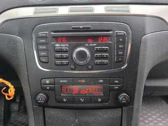 Ford Galaxy 7 míst - 13