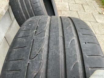 Prodám 3 letní pneu Bridgestone 235/40R19, vzorek 5 mm - 13