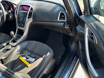 Opel Astra sports tourer 1.4i 103kw, r.2012, serviska, STK - 13