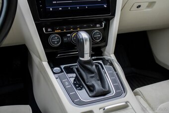 Volkswagen Passat B8 Highline 2018 110kw DSG / AJ NA SPLÁTKY - 13