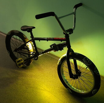 BMX kolo, rám Wethepeople 20.75, odolné, kola 20". - 13