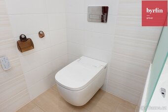 Na prodej rodinný dům s terasou a dvěma garážemi v Ústí nad  - 13
