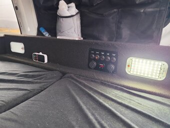 Ford transit Custom 2,2 TDCi s obytnou vestavbou - 13