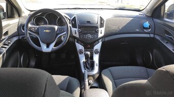 Prodám Chevrolet Cruze, 2,0 VCDi, kombi - ZLEVNĚNO - 13