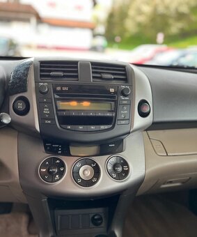 Toyota RAV 4 2.4i Limited benzín 125kw - 13
