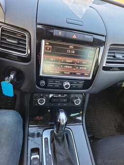 VW Touareg 3.0 TDI Klima Alu Tažné Model Model 2011 - 13