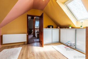 RD 8+1/G,B,T, ležící na pozemku o velikosti 840 m2, Přezleti - 13