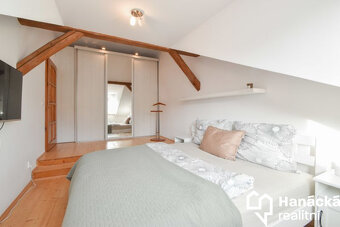 Pronájem podkrovního bytu 3+kk, 114 m²  - ul.... - 13