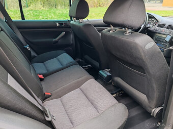 benzínový VW Volkswagen Bora (Golf)  1.6i 2003 edice SPECIAL - 13