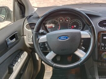 Ford Focus 1,6i 74Kw r.v.8/2006 najeto 119000Km Výbava Ghia - 13