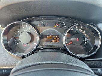 PEUGEOT 3008 2016 1.2 E-THP 96kW,VÝHŘEVY,TEMPOMAT,PARK.SENZ - 13