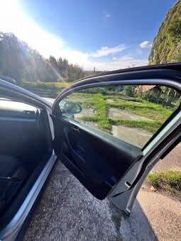 Volkswagen Passat 2.0 TDI, automat, rok 2006 - 13