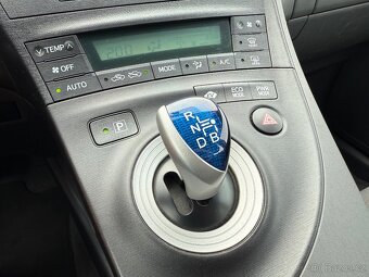 TOYOTA PRIUS 1.8 HYBRID //2011 147.800 KM 1.MAJITEL SERVISKA - 13