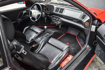 Ferrari F355 Berlinetta z roku 1998 - 13
