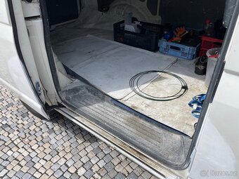 VW Transporter T5 - 1,9 TDI 75 kw rok 2006 - 13