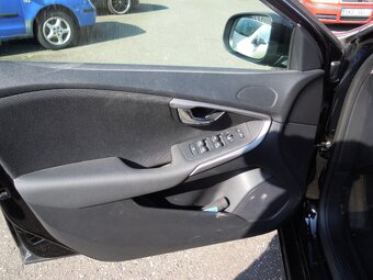 Volvo V40 D2 2.0D 88kw(120hp) r.v.11/2016 ČR - 13