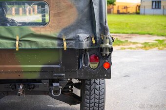 HMMWV M998 z roku 1982 - 13
