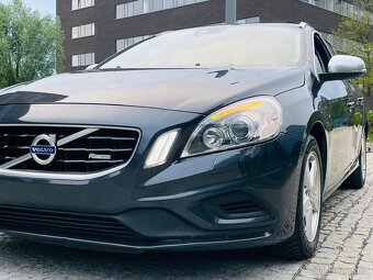 Volvo V60 2.0D 120KW 5VALEC AUTOMAT SENZORY VÝHŘEV R-DESIGN - 13