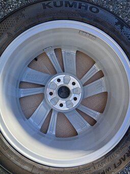 Zánovní zimní orig alu Škoda Octavia IV 205/55/17 vzorek 8mm - 13