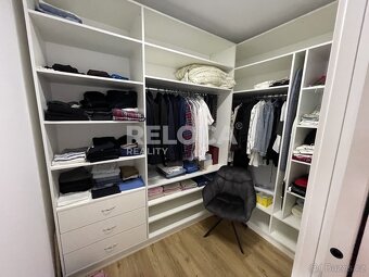 Dvojdům, novostavba a rekonstruovaný RD, 2x 200m2, pozemek 7 - 13