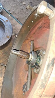 Prodám spojku, přírubu malotraktor mt8 150 32 - 13