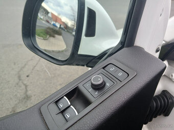 Volkswagen Multivan 2.0 TDi Higline 7 míst - 13