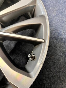 5x114,3 R17 Originál alu Toyota Avensis - 2017 - 13