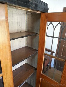 Knihovna biedermeier - 13