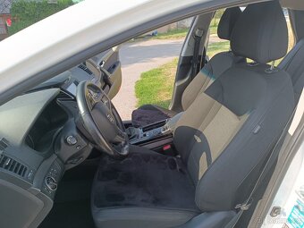 Hyundai i40 bílá 1.7 CRDi - 13