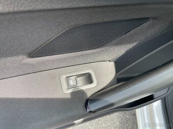 Volkswagen Touran 2,0TDi Odp.DPH Jeden majitel /2022/ - 13
